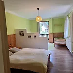 Adventure House Pensión 3*