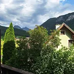 Pensión Adventure House